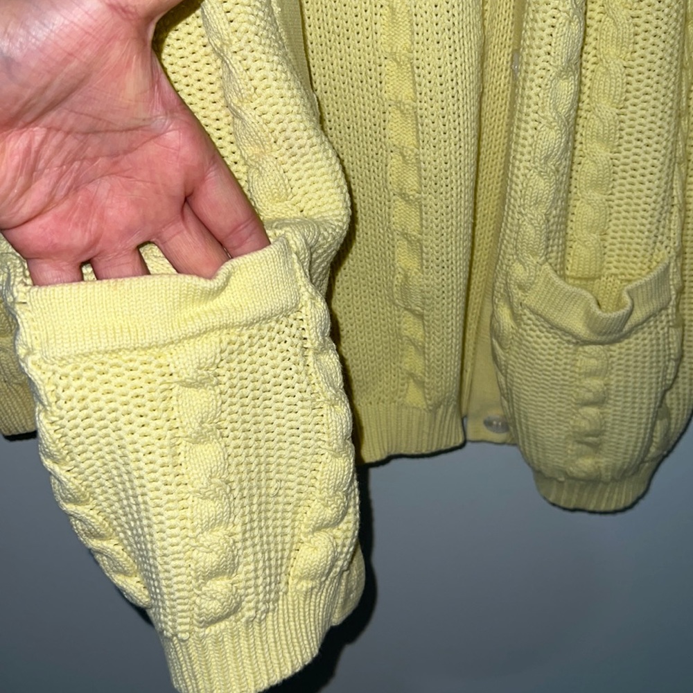 Cardigan 🧥💛 - Picture 3 of 8